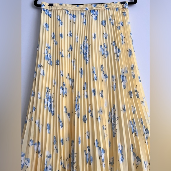 BN Pleated floral skirt - Picture 3 of 4